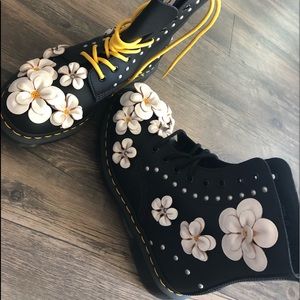 Black floral  Dr.Martens  new never worn